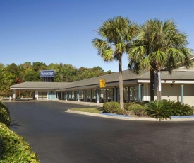 Travelodge by Wyndham Hinesville