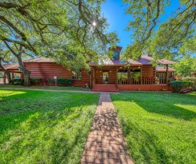 Cozy Lake LBJ Cabin on quiet canal - 4 Bed 3 Bath Vacation home in Kingsland