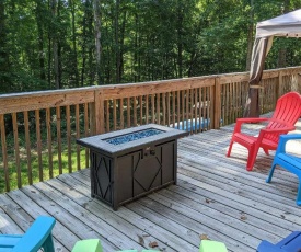 The Lake Place Cabin with Golf Cart and Kayaks!