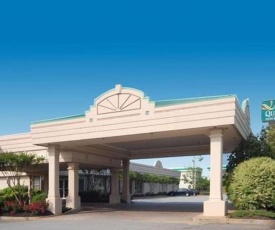 Quality Inn & Suites McDonough South I-75