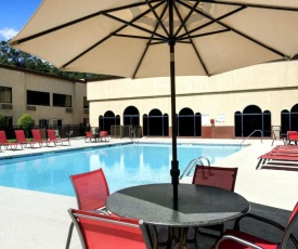 Cottonwood Suites Savannah Hotel & Conference Center