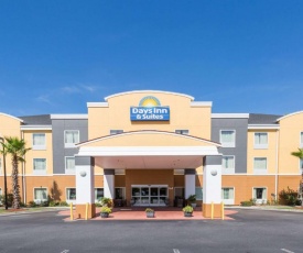 Days Inn & Suites by Wyndham Savannah North I-95