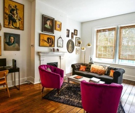 Apartment C · Art-filled, One-Bedroom in Historic Savannah Apt C