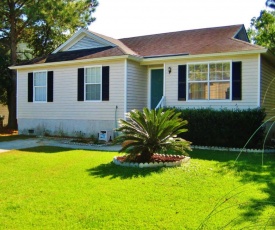 Clean and Cozy Savannah House Near Tybee Beaches!