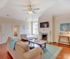 Heated Pool Access Flex Cancelation Spacious Apartment in Downtown Savannah