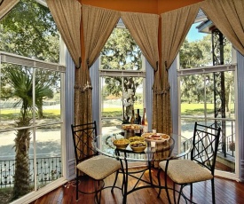 Huge Victorian Beauty Overlooking Forsyth Park