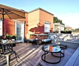 Sprawling Penthouse with Rooftop Deck Blocks from the River