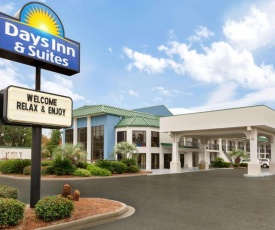 Days Inn & Suites by Wyndham Savannah Midtown