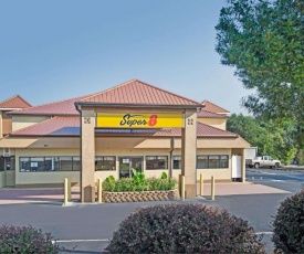 Super 8 by Wyndham Suwanee