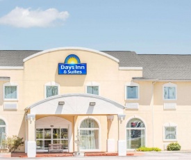 Days Inn & Suites by Wyndham Swainsboro