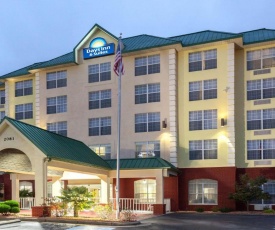 Days Inn & Suites by Wyndham Tucker/Northlake