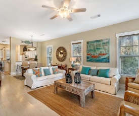 The Parrot Keep~Upgraded 3BR/3BA beach house minutes from the Gulf!