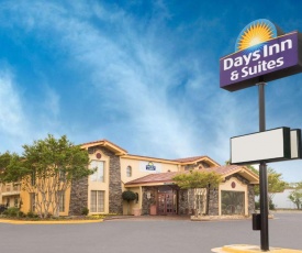 Days Inn & Suites by Wyndham Huntsville Spacecenter