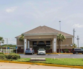 Quality Inn & Suites near Coliseum and Hwy 231 North