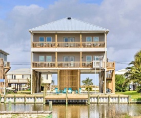 Luxe Spacious Stilted Home with Kayaks Walk to Beach