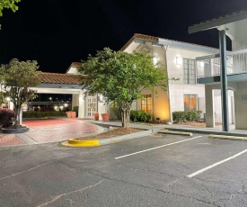 Travelodge by Wyndham Tuscaloosa