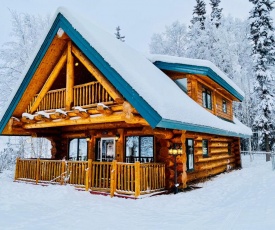 Northern Lights Log Home With Hot Tub