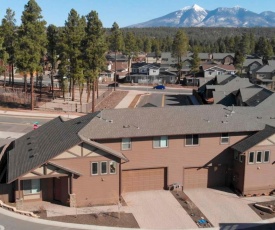 Tranquil Townhome about 3 Mi to Downtown and NAU!