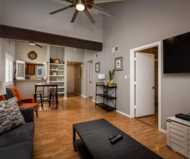 Cozy Gilbert Condo Walking Distance to Downtown !