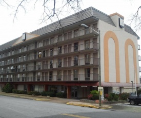 Studio 9 Inn & Suites