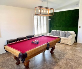 Resort Style Desert Oasis, Pool, Golf, Billiards & Ping Pong