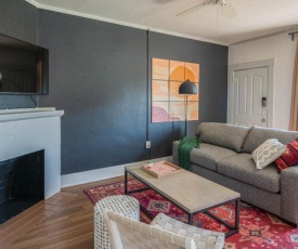 Cozy 2BR Home near Roosevelt Row by WanderJaunt