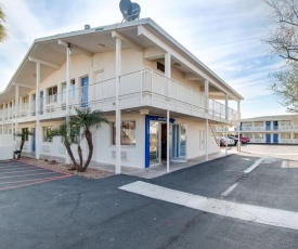 Motel 6-Phoenix, AZ - East