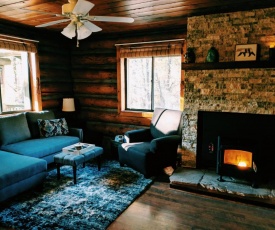 Cozy Cub Log Cabin - Year Round Tranquil Beauty