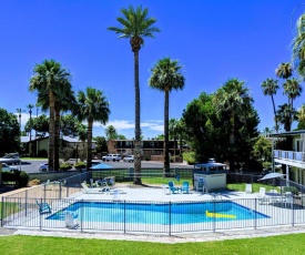 Old Town 2BR Condo with Pool and WiFi