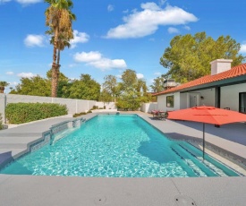 Remodeled 7 Bedroom Home with Modern Furnishings & Outdoor Pool, Hot Tub! home