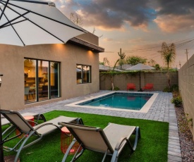 Sapphire - Modern Getaway w Pool & Outdoor Grill