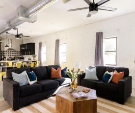 Stellar - Modern Artist's Loft in Old Town w Patio