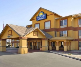 Days Inn & Suites by Wyndham Surprise