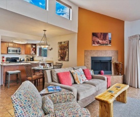 Tucson Mountain View Condo with Shared Pool and Hot Tub