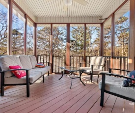 Bella Vista Family Home with Screened Porch