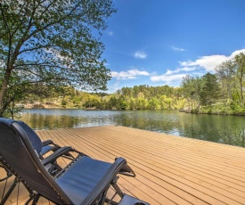 The Bella Vista Lakeside Treehouse with Dock and Kayaks