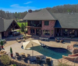 Apple Blossom Estate - LARGE POOL - Luxury Entertainment Space! - SLEEPS 22