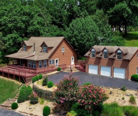 Hilltop Cabin on Beaver Lake with Deck and Views!