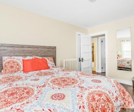 Trendy+Cozy Home 10 Min Ride to Downtown Hartford!