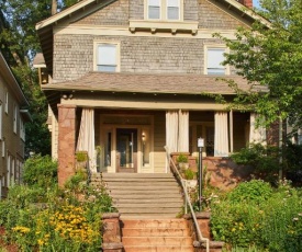 Charles on 11th - Beautifully Restored Historic Southside Home, Walkable, Perfect for Groups