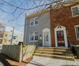 THE GRAY CORNER HOUSE BY GALLAUDET 3BR