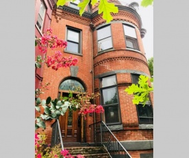 Logan Circle Victorian 3-Bedroom duplex