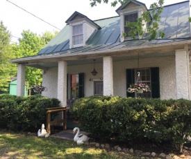 Entite Colonial house across the Inn