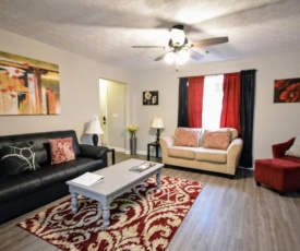 Comfy, Convenient. 1 mile to I-75. Sleeps 12 mg