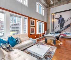 Authentic Cosmopolitan Prismatic Midtown Loft