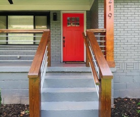 Modern Bungalow Near Downtown