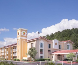 Super 8 by Wyndham Austell/Six Flags