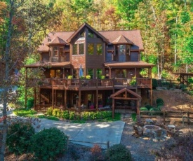 Christmas Lodge-Secluded near Downtown Blue Ridge