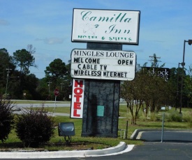 Camilla Inn & Suites