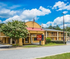 Econo Lodge Inn & Suites at Fort Benning